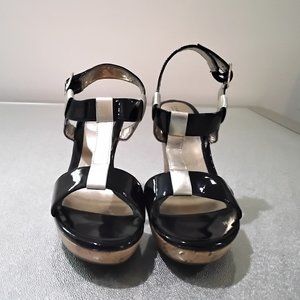 Croft & Barrow Sole Senseability Black/Gold Wedge Sandals 9M (N/S/P/W/O/B)